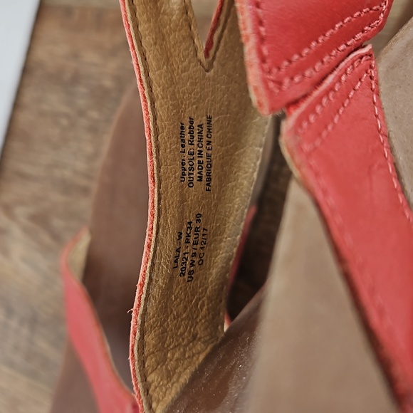 Olukai Sandals - Picture 5 of 5